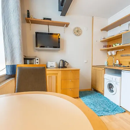 Daily - Split Level Near Port Apartment *
